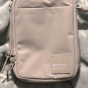 Lulu Lemon Easy access crossbody Like new!
